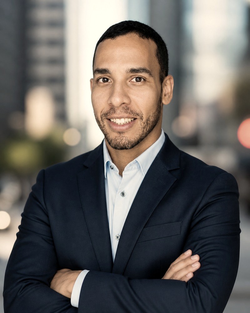 Portrait of Akhnaton Dias, principal of DIAS Advisory